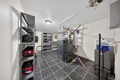 Welcome to this exceptional, beautifully renovated wide-line - photo 11
