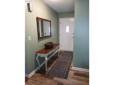 Completely renovated single-level coastal retreat with dual - photo 11