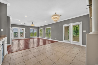 This beautiful condo is move in ready, has an open concept - photo 12