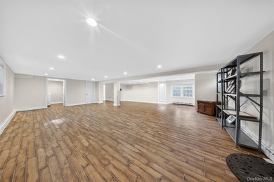 Welcome to this exceptional, beautifully renovated wide-line - photo 12
