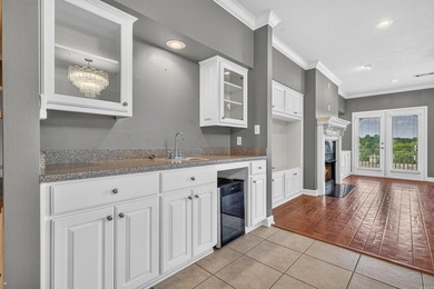 This beautiful condo is move in ready, has an open concept - photo 13