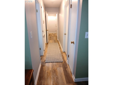 Completely renovated single-level coastal retreat with dual - photo 13
