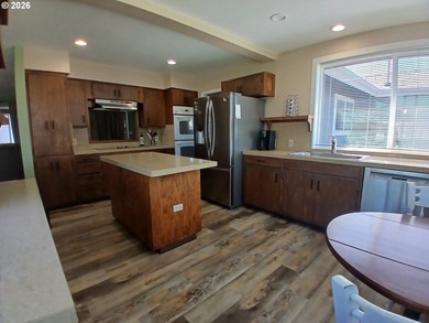 Completely renovated single-level coastal retreat with dual - photo 14