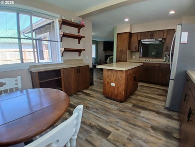 Completely renovated single-level coastal retreat with dual - photo 15