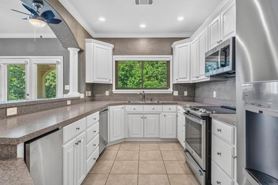 This beautiful condo is move in ready, has an open concept - photo 16