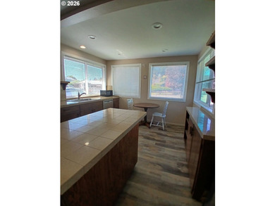 Completely renovated single-level coastal retreat with dual - photo 16