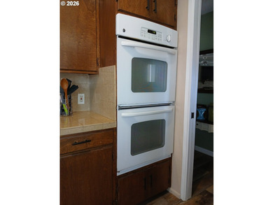 Completely renovated single-level coastal retreat with dual - photo 17