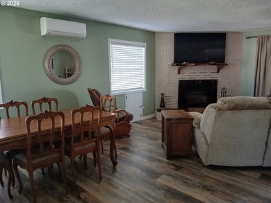 Completely renovated single-level coastal retreat with dual - photo 22