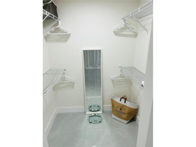 Best location to live or invest!!! Can be rented immediately min