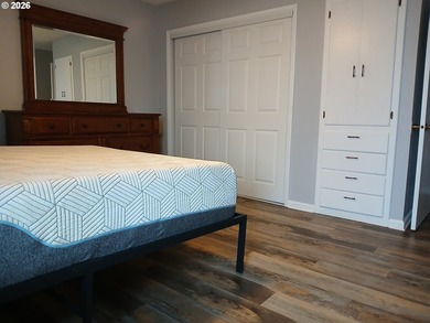 Completely renovated single-level coastal retreat with dual - photo 25