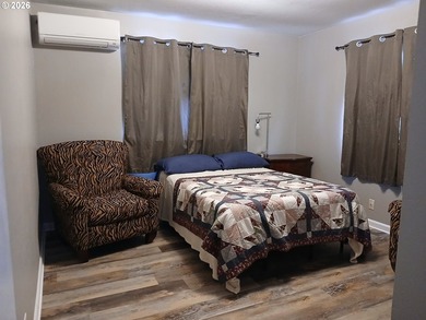 Completely renovated single-level coastal retreat with dual - photo 28