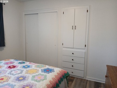 Completely renovated single-level coastal retreat with dual - photo 30