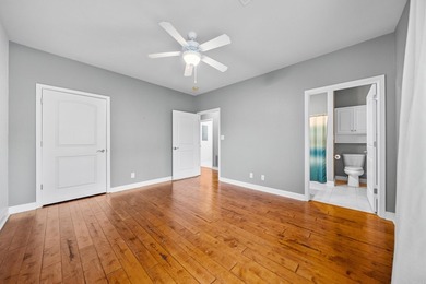 This beautiful condo is move in ready, has an open concept - photo 32