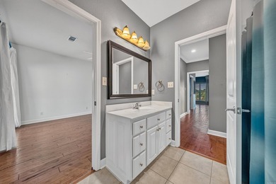 This beautiful condo is move in ready, has an open concept - photo 34
