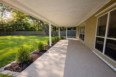 Beautifully updated 3 bedroom, 2 bathroom home offering - photo 23