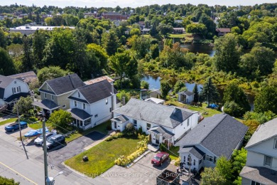  Townhome/Townhouse For Sale in Parry Sound 