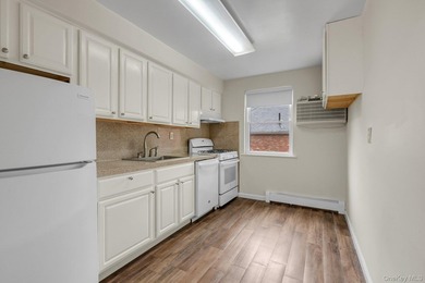 Immaculate fully detached brickstone home in the highly - photo 11
