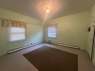 Welcome to this well maintained 3-bedroom, 1 3/4-bath home - photo 17