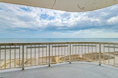 Wake up to the sound of the waves and endless ocean views from - photo 17