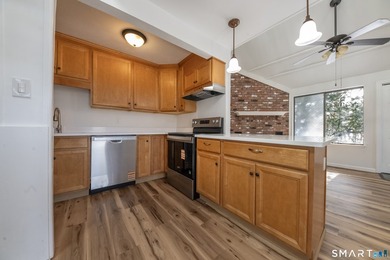 Private Pet friendly End unit newly refreshed! Ranch style - photo 19