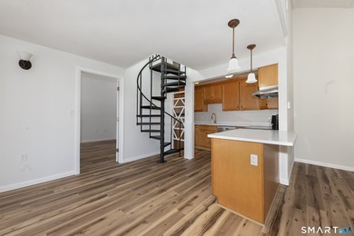Private Pet friendly End unit newly refreshed! Ranch style - photo 20