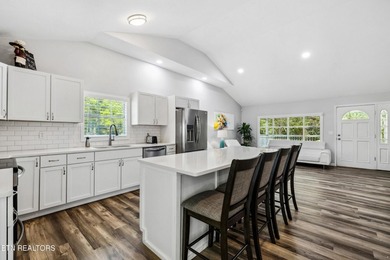 Exquisite Country Estate on 34.5 Acres. Escape to the - photo 12