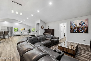 Exquisite Country Estate on 34.5 Acres. Escape to the - photo 29