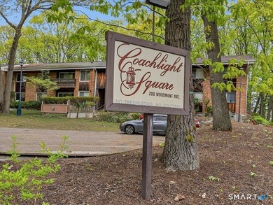 Welcome to easy living in Bridgeport's desirable North End! - photo 1
