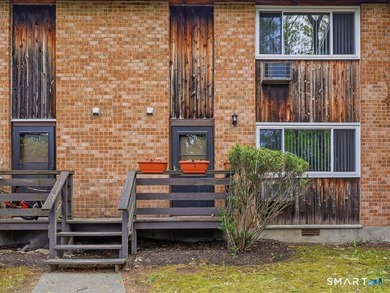 Welcome to easy living in Bridgeport's desirable North End! - photo 2