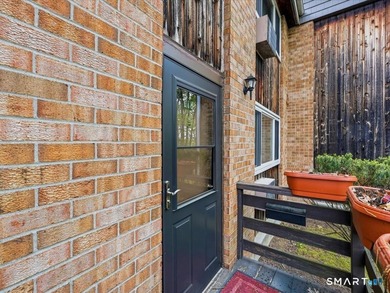Welcome to easy living in Bridgeport's desirable North End! - photo 3