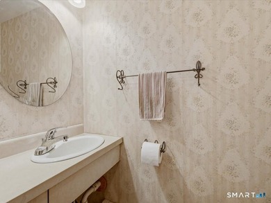 Welcome to easy living in Bridgeport's desirable North End! - photo 8
