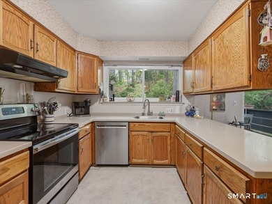 Welcome to easy living in Bridgeport's desirable North End! - photo 10