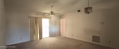 Perfect investment home offers a comfortable and well-maintained - photo 9