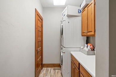 Enjoy lake living with this well-maintained 3-bedroom - photo 13