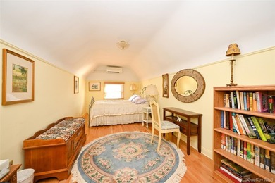Just Arrived! Detached 4-bedroom, 2-bath Cape in a prime - photo 14