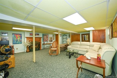 Just Arrived! Detached 4-bedroom, 2-bath Cape in a prime - photo 17