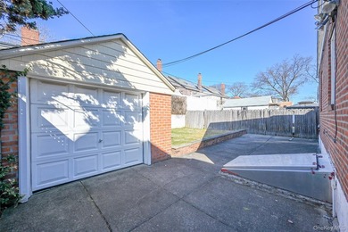 Just Arrived! Detached 4-bedroom, 2-bath Cape in a prime - photo 19