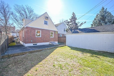 Just Arrived! Detached 4-bedroom, 2-bath Cape in a prime - photo 20