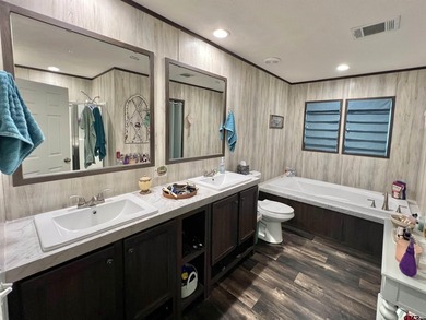 Welcome to a charming East Texas retreat offering easy living in - photo 18