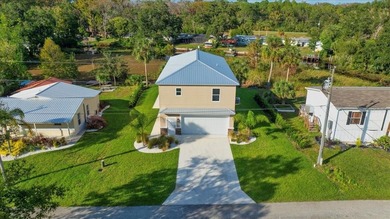 Weeki Wachee Gardens Area Home For Sale in Weeki Wachee Florida