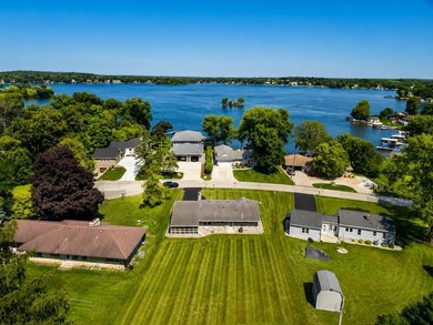 RARE opportunity to own a beautifully updated home just steps - photo 2