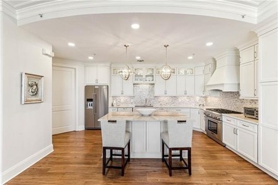 Luxury Lakefront Living in this meticulously maintained - photo 14