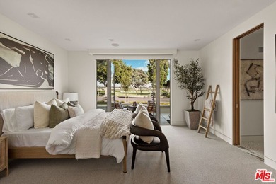 Set within the prestigious Dover Shores enclave and directly - photo 16