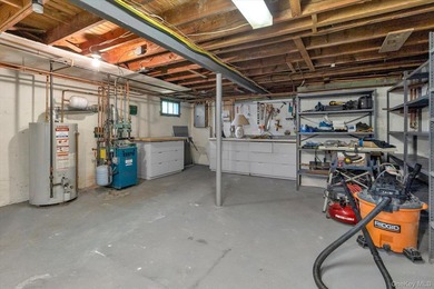 Move right into this beautifully updated split-level home - photo 19