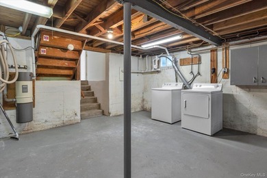 Move right into this beautifully updated split-level home - photo 20
