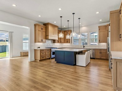 SELLER is OFFERING $8,000 toward CLOSING COSTS when you use our - photo 10