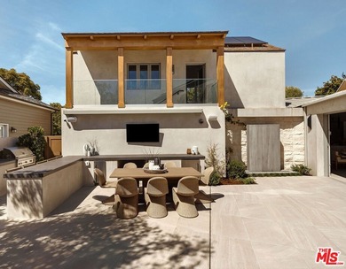 Set within the prestigious Dover Shores enclave and directly - photo 21