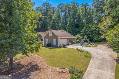 Welcome to Lake Redwine, one of Newnan's most desired - photo 2