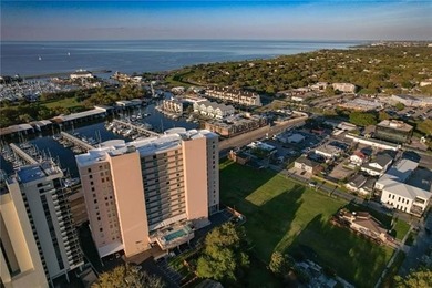 Luxury Lakefront Living in this meticulously maintained - photo 33