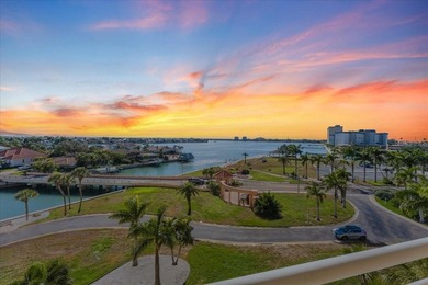 Gorgeous waterfront views, abundant natural light, and a relaxed - photo 3